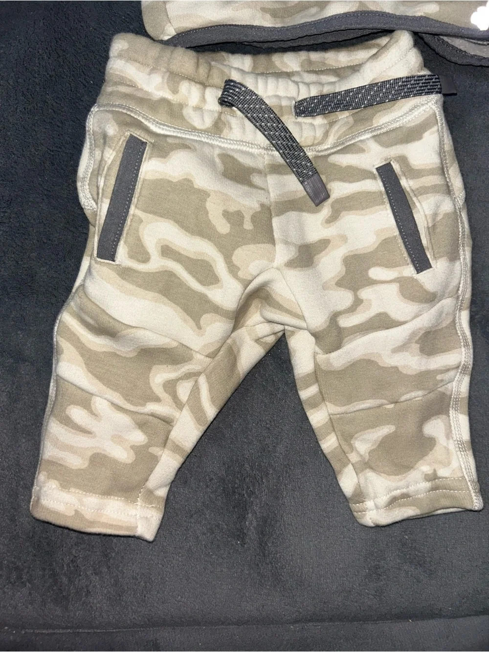 GAP Neutral Camo Two-Piece Jogger Set - Beige & Gray